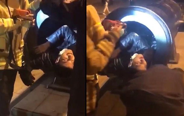 У Стамбулі чоловік застряг у гарматі під час зйомки