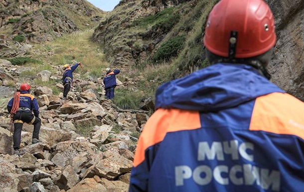 На вершині Ельбрусу застрягла група з 23 осіб, троє з них загинули