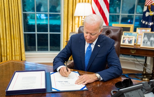 Байден підписав тимчасовий бюджет США