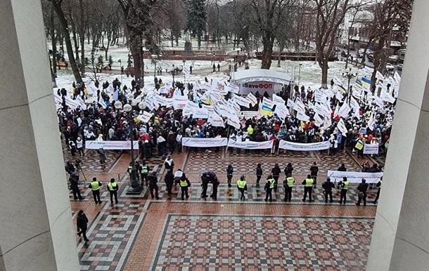 ФОПи під Радою запалили фаєри