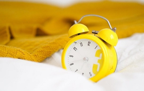 На час назад: Украина переходит на зимнее время