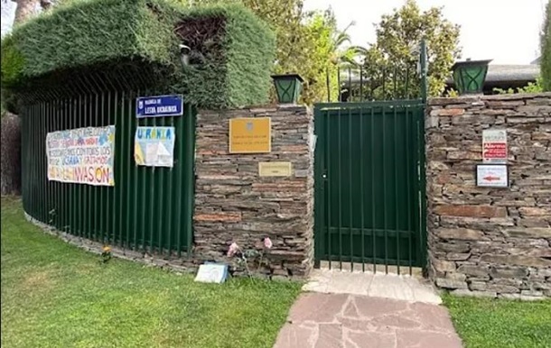 МЗС відреагувало на вибух у посольстві в Мадриді