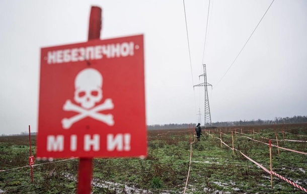 На Херсонщині двоє чоловіків загинули під час вибуху міни