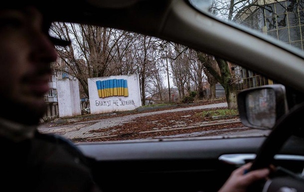 Вопрос о выходе из Бахмута не стоит - Генштаб