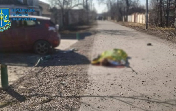Внаслідок ранкового обстрілу Херсона загинула людина - Офіс генпрокурора