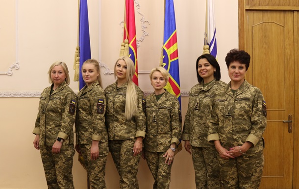 У Міноборони представили літню форму для жінок