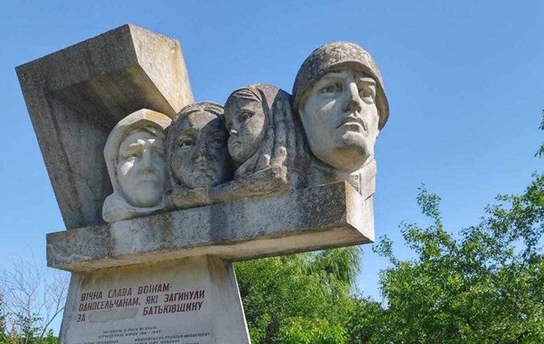 Жители двух сел на Прикарпатье отказались демонтировать советские памятники