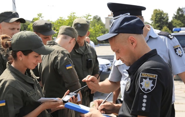 Поліція примусово доставлятиме до ТЦК чоловіків, оголошених в розшук