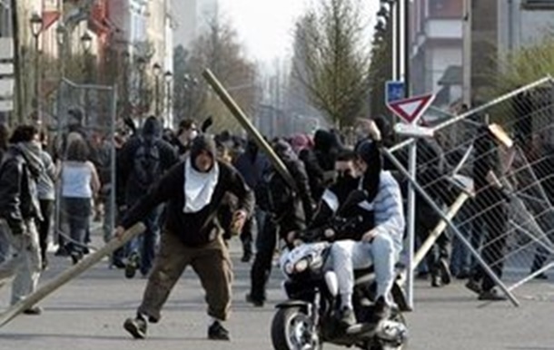 В Страсбурге полицейские остановили несколько сотен противников НАТО