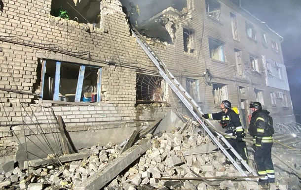 В Запоріжжі витягли з-під завалів людину 
