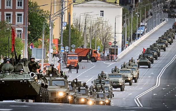 Сі їде, готують провокації. Парад у Москві