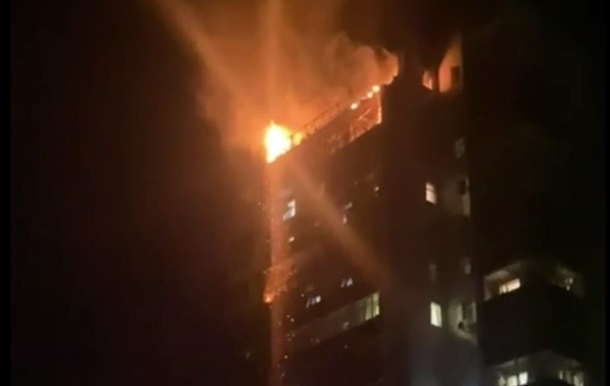 В Сумах БПЛА попал в многоэтажный дом