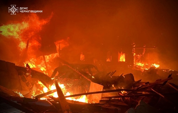 Чернигов под атакой вражеских БПЛА: горят дома