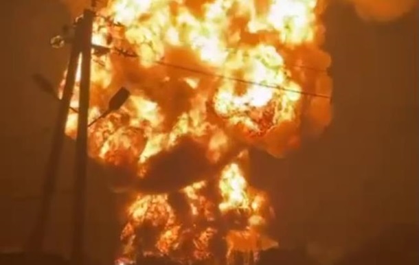 Под Ставрополем эффектно горит нефтебаза