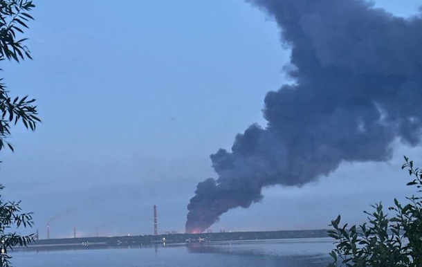 В Липецке после атаки произошел масштабный пожар