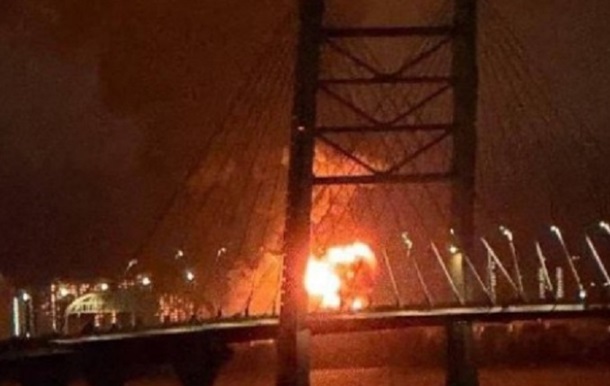 Атакован мост, который соединяет две части Питера