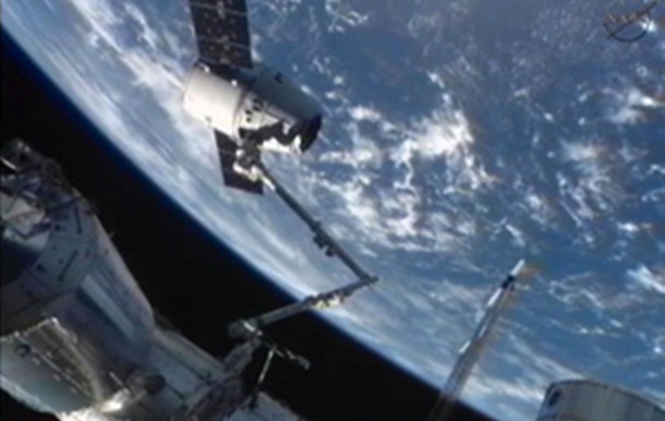NASA перервало вихід астронавтів у відкритий космос через проблеми зі скафандром
