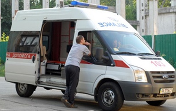 Новини Києва - спроба самогубства - Пішохідний міст - Дівчина, яка кинулася з Пішохідного мосту, втекла із лікарні