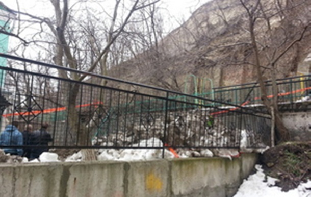 Новини Києва - зсуви - Ъ: Влада Києва визнала загрозу зсувів на 120 ділянках