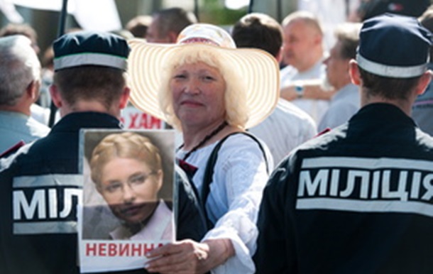НГ: Тимошенко завдає удару у відповідь