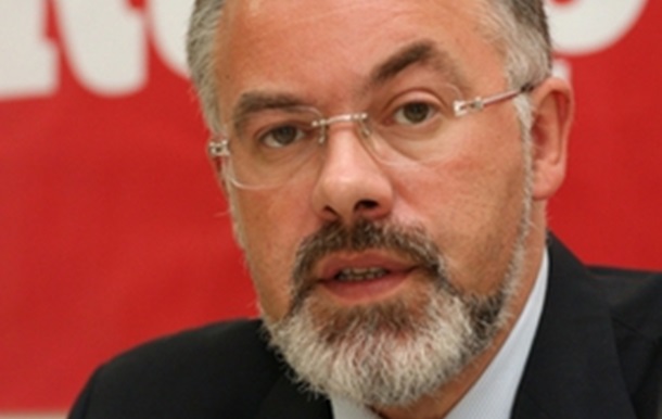 Азаров всипле Табачнику за недостатню увагу до підготовки IТ-фахівців