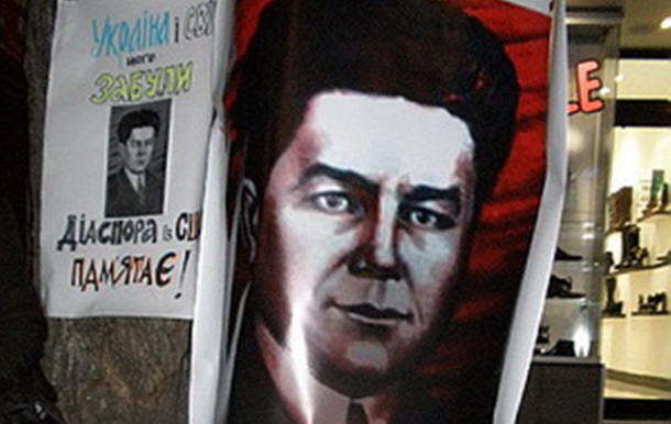 На Хрещатику пом янули дисидента, який спалив себе на знак протесту проти радянської окупації
