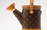 Louis Vuitton випустив сумку у формі садової лійки за $4800