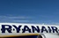 Пасажира затягнуло у розбите вікно літака Ryanair
